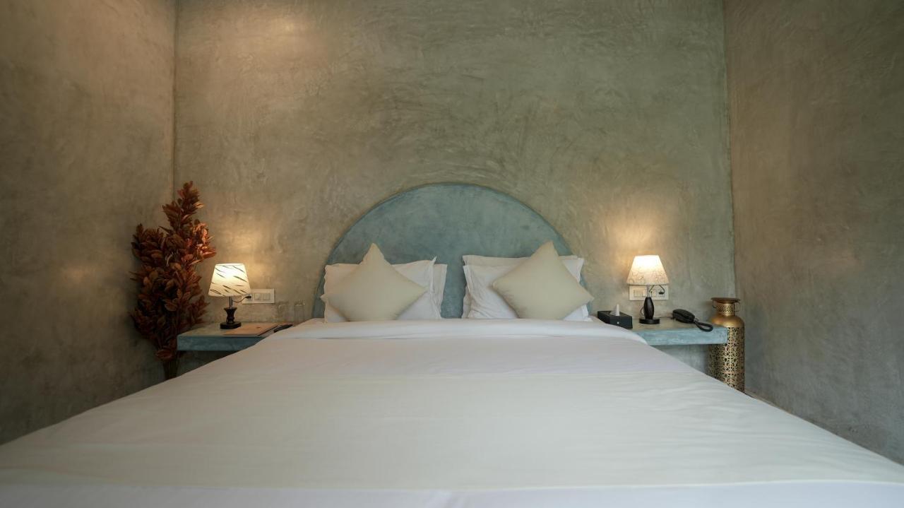 Whiteflower Resort Morjim Extérieur photo