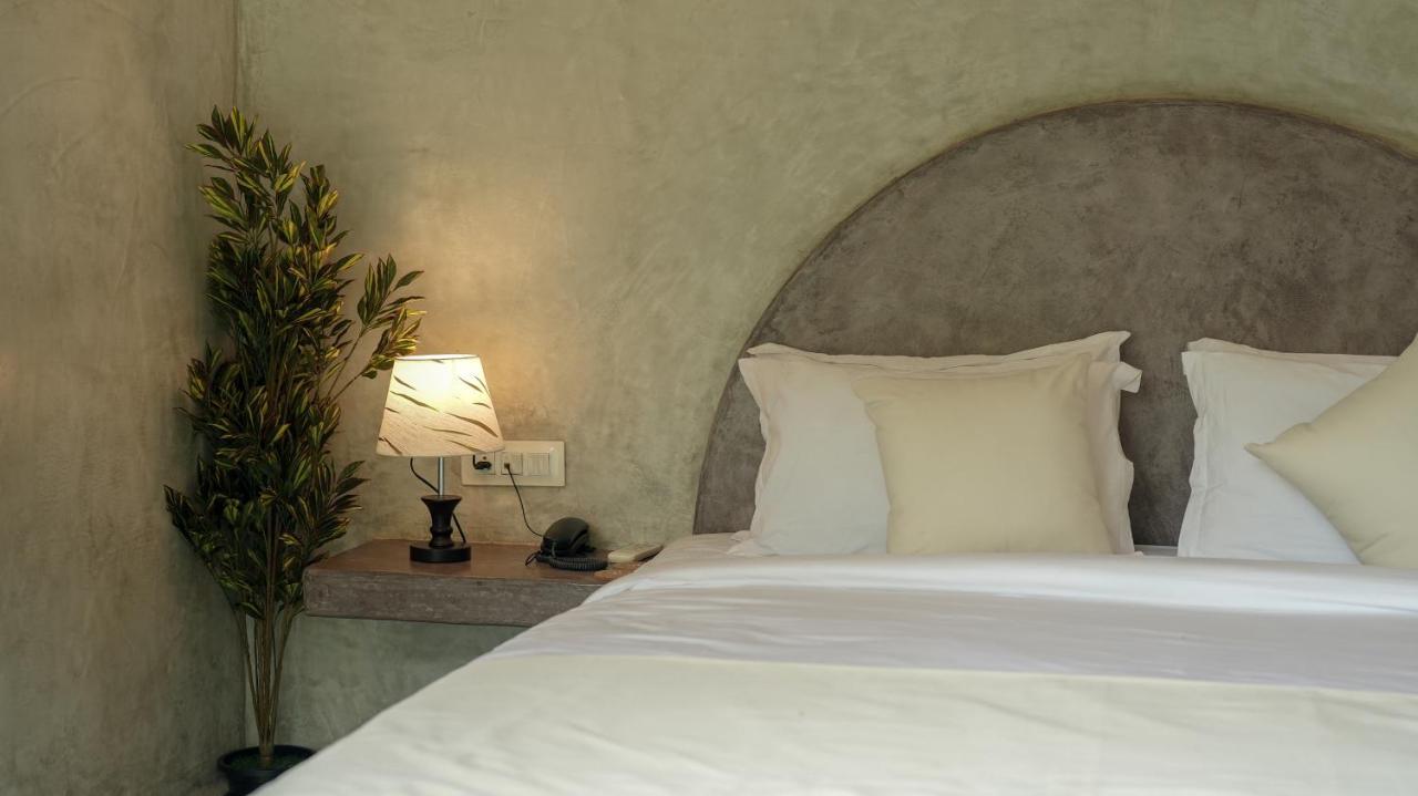 Whiteflower Resort Morjim Extérieur photo