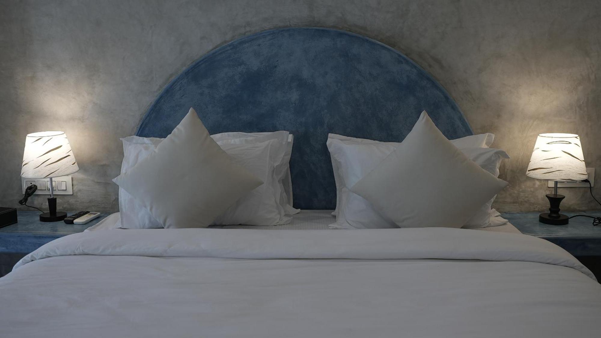 Whiteflower Resort Morjim Extérieur photo