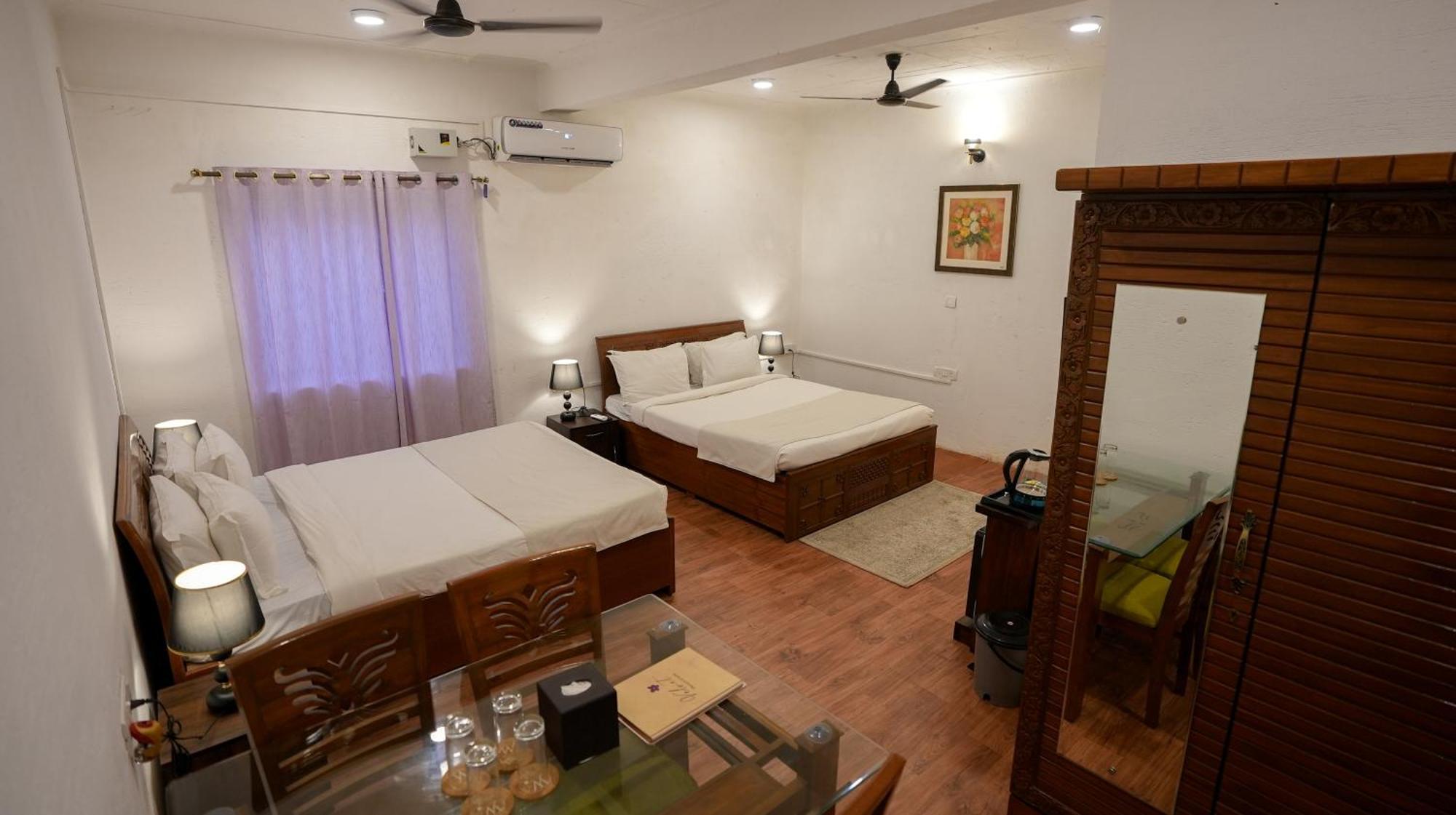 Whiteflower Resort Morjim Extérieur photo