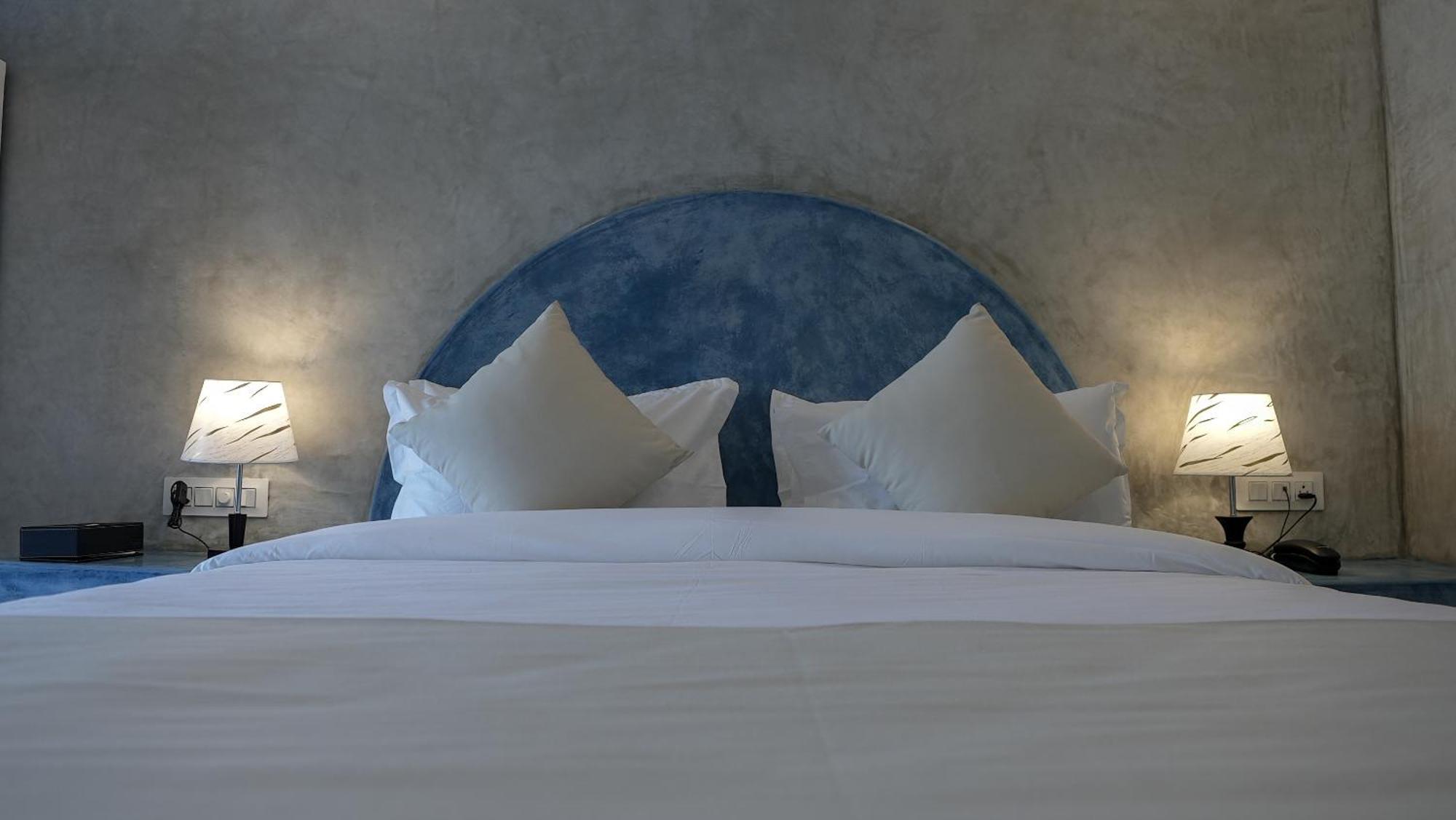 Whiteflower Resort Morjim Extérieur photo