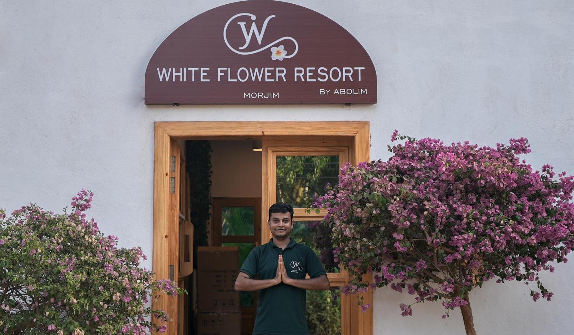 Whiteflower Resort Morjim Extérieur photo
