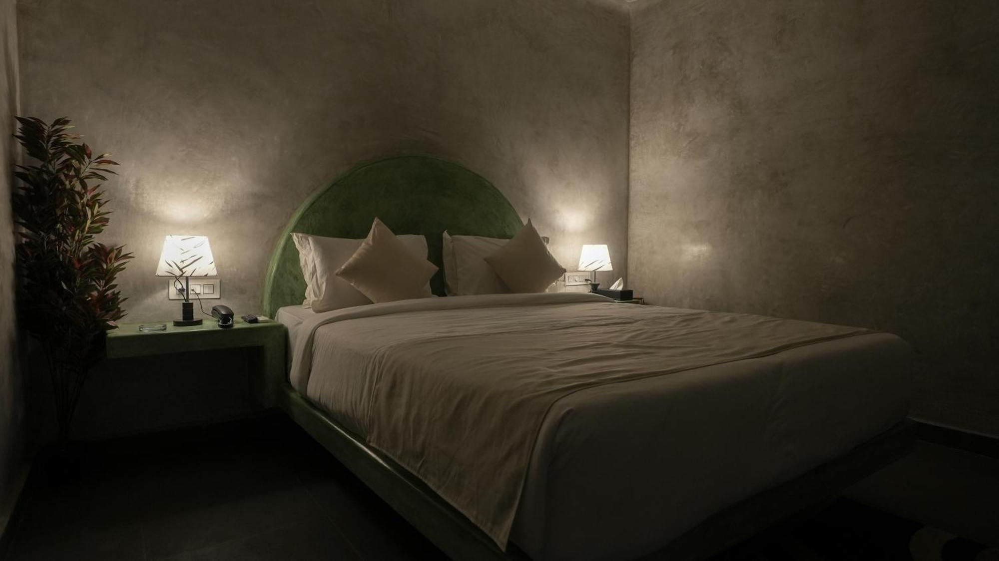 Whiteflower Resort Morjim Extérieur photo