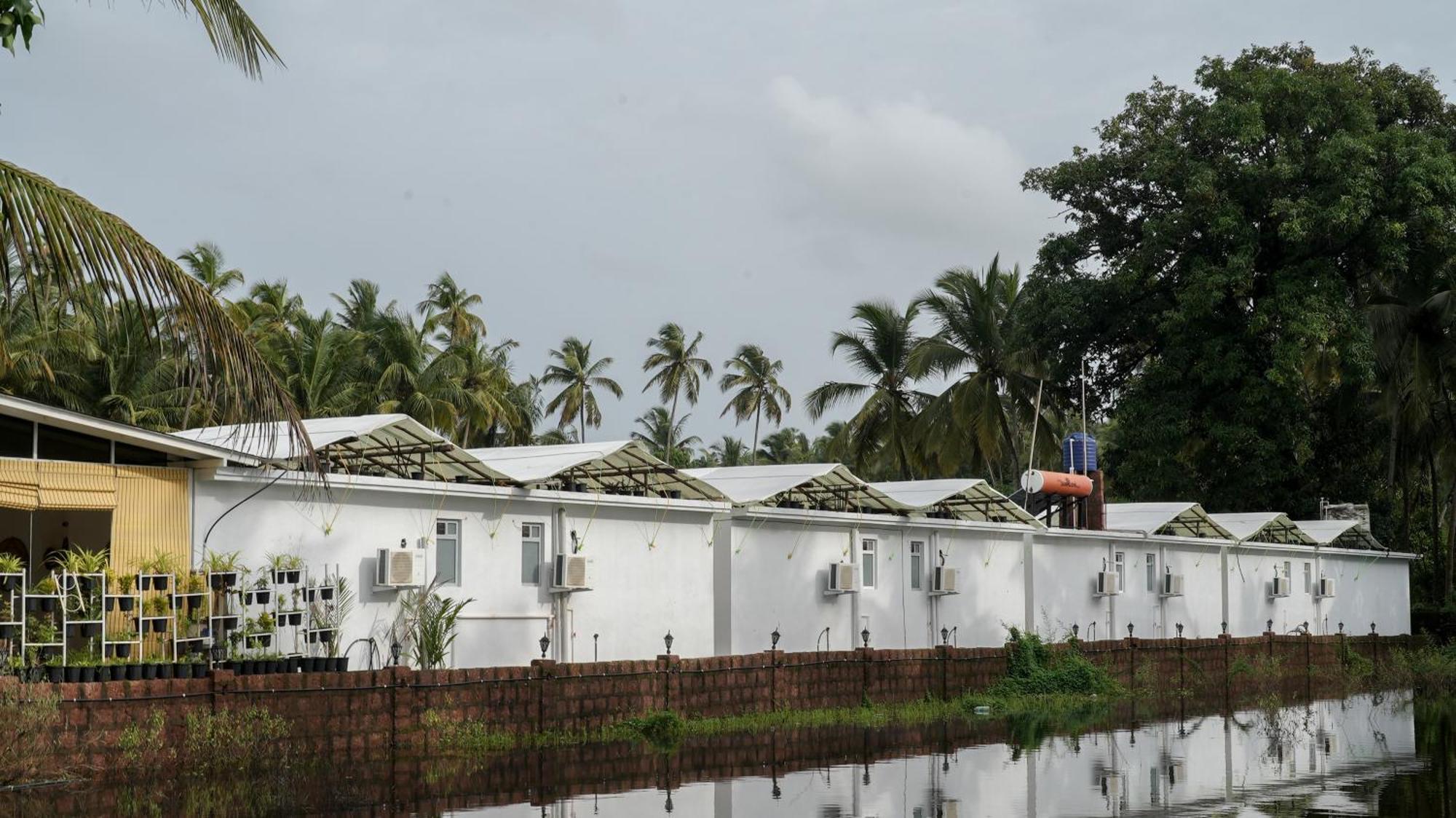 Whiteflower Resort Morjim Extérieur photo